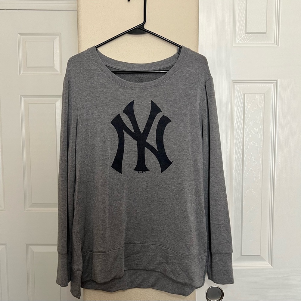 Gray Long-Sleeve Pullover Sweatshirt